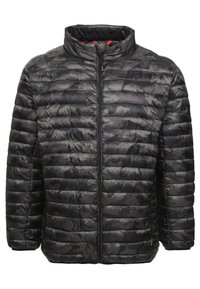 Sort quiltet jakke med høj krave, fuld lynlås og et subtilt camouflage-mønster. Fremstillet af let, skinnende stof.