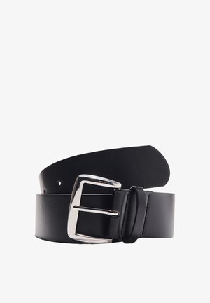 Cintura in pelle nera con fibbia in metallo argentato e texture liscia, dotata di diversi fori di regolazione lungo la cinghia per una maggiore versatilità.