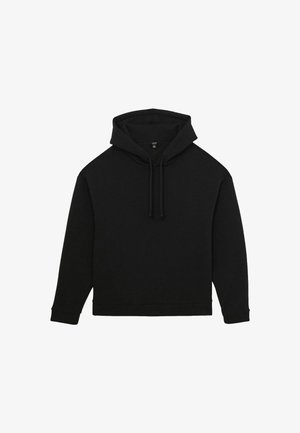 Črna kapuca z vrvico, dolgimi rokavi in splošnim fitom. Narejena iz mehke tkanine z gladko teksturo. Brez vidnih logotipov.