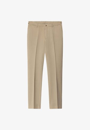 Pantaloni in cotone beige con taglio dritto, caratterizzati da pieghe frontali, chiusura con zip e due tasche anteriori. Tessuto morbido.