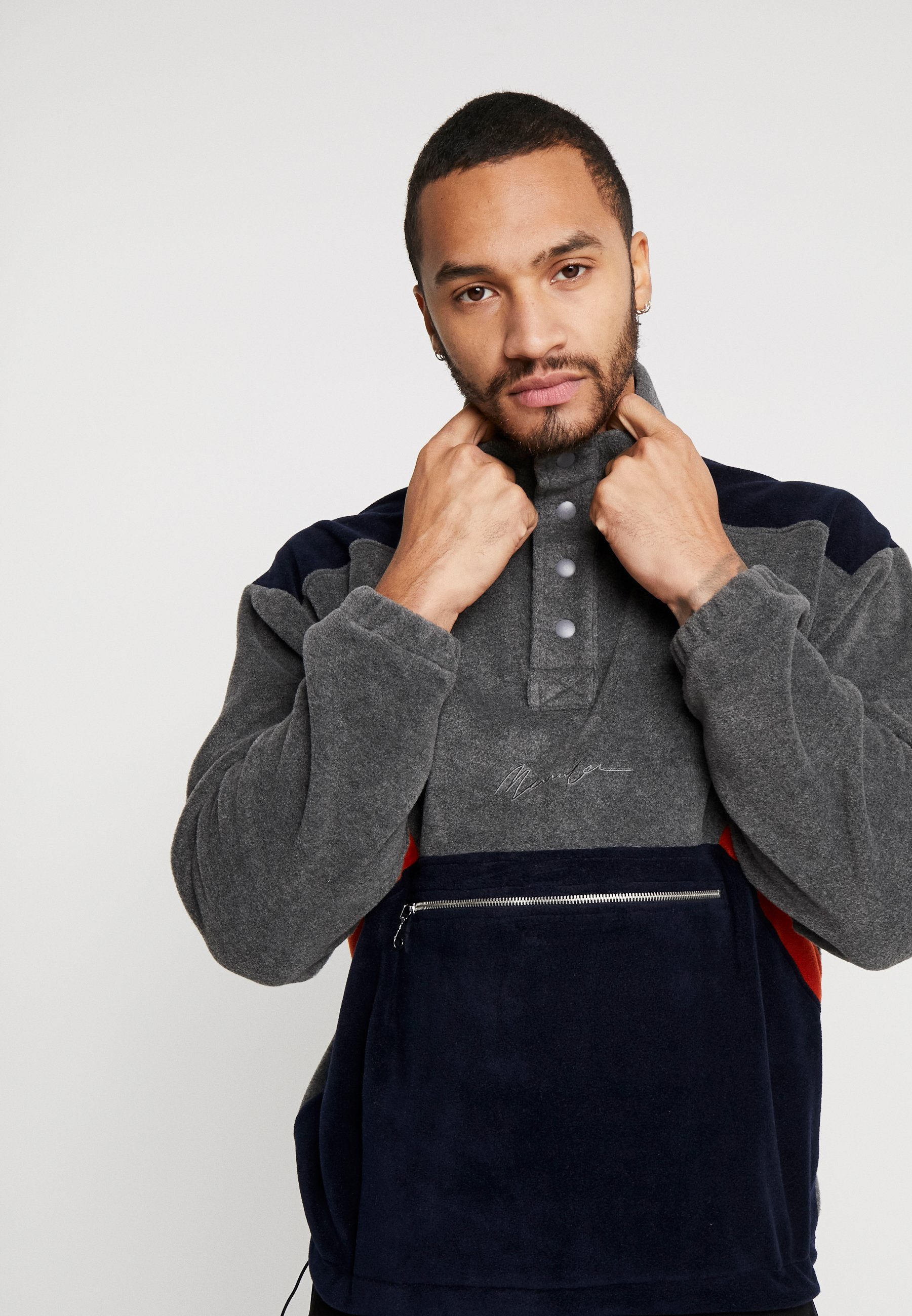 Topman CHARCOAL BORG CREW Fleecegenser grey Zalando.no Topman CHARCOAL BORG CREW - Fleecegenser - grey