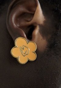 IN GOLD WE TRUST PARIS® LARGE FLOWER CLIP EARRING UNISEX - Earrings - gold-coloured