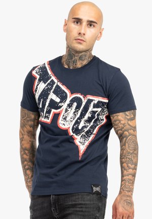 Tapout NORMALE PASSFORM BERNARDINO - Print T-shirt - navy ecru red