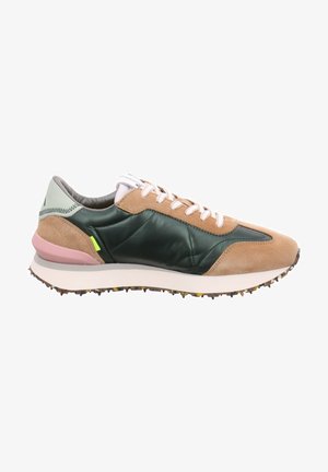 Trainers - beige
