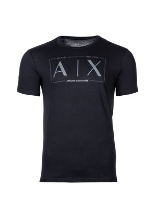 Camiseta negra de manga corta Armani Exchange con el logo A|X y texto Milano y New York en el pecho.