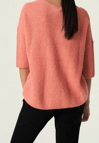 Soaked in Luxury Maglione - light red