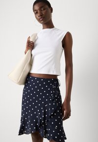 GANT DOT PRINT FRILL SKIRT - Zavinovacia sukňa - evening blue