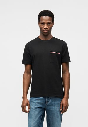 GLOBAL POCKET TEE - Navadna majica - black