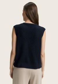 Dunkelblaues, geripptes, ärmelloses Oberteil mit Rundhalsausschnitt und lockerer Passform, das knapp unterhalb der Taille endet. Strukturierter Stoff und simples Design.
