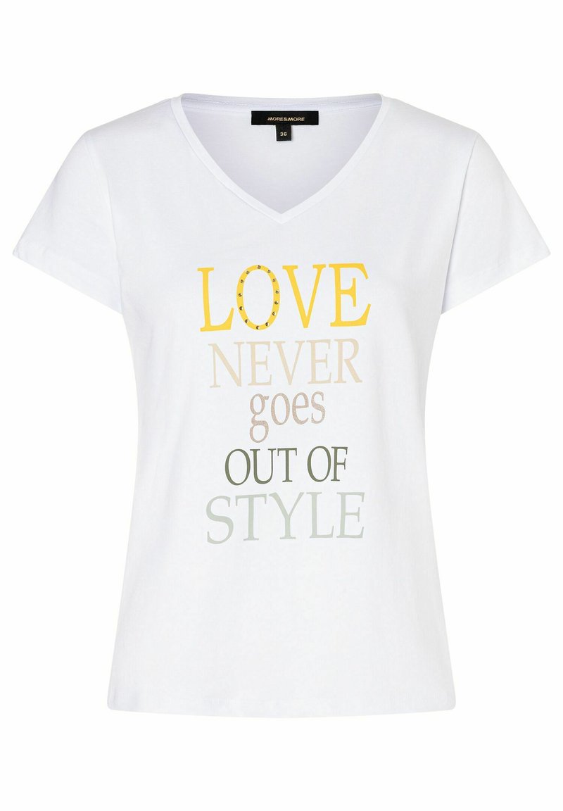Weißes Baumwoll-T-Shirt mit V-Ausschnitt, kurzen Ärmeln und einem Textgrafik in Gelb, Grau und Hellgrün mit der Aufschrift "LIEBE GEHT NIE AUS DER MODE."