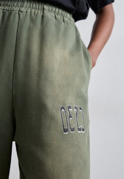 032c SPLICED SOFT JOGGER - Verryttelyhousut - faded olive drab