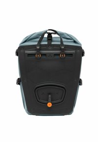 Wasserdichter Rucksack mit graublauer Stoffaußenseite, schwarzem Hartschalenrücken, verstellbaren Trageriemen und einem orangefarbenen Zugband.
