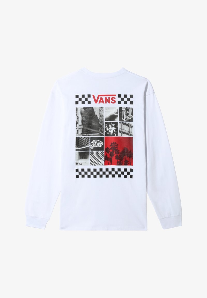 T-shirt blanc à manches longues avec un graphisme coloré au dos, mélangeant des images en noir et blanc et des accents rouges. Bordure à motif damier.