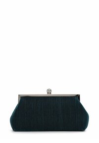 Clutch in tessuto trapuntato color teal con struttura metallica, chiusura decorata con cristalli e forma rettangolare. La superficie texturizzata aggiunge interesse visivo.