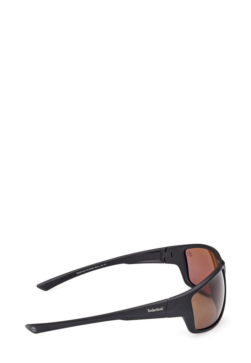 Lunettes de soleil polarisées noires avec une monture élégante et angulaire et des verres dégradés marron. Les branches texturées arborent le logo Timberland.
