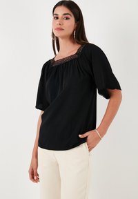 LELA REGULAR FIT - Bluza - black