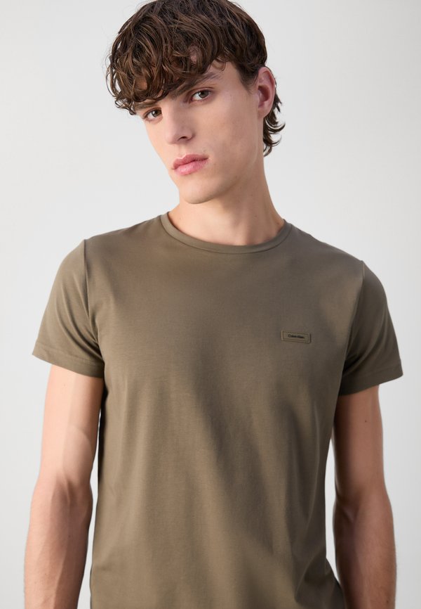 Basic T-shirt - tarmac3