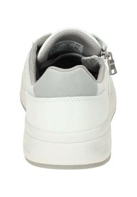 Weißer Sneaker mit glattem Äußeren, grauen Akzenten, strukturiertem Stoff am Kragen und einem Reißverschluss an der Seite.