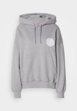 Grijze hoodie met een voorzak, capuchon met trekkoord en een wit rond logo op de borst. Heeft ribbelmanchetten en -zoom. Zachte stofstructuur.