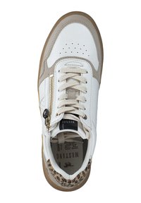 Sneaker in pelle bianca con accenti in suede beige, design con lacci, cerniera laterale e bordo stampa leopardata. Presenta una punta perforata e una suola imbottita.