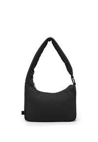 Sort polstret skuldertaske med lynlåslukning og en løkke-rem, der strækker sig fra begge ender af tasken.