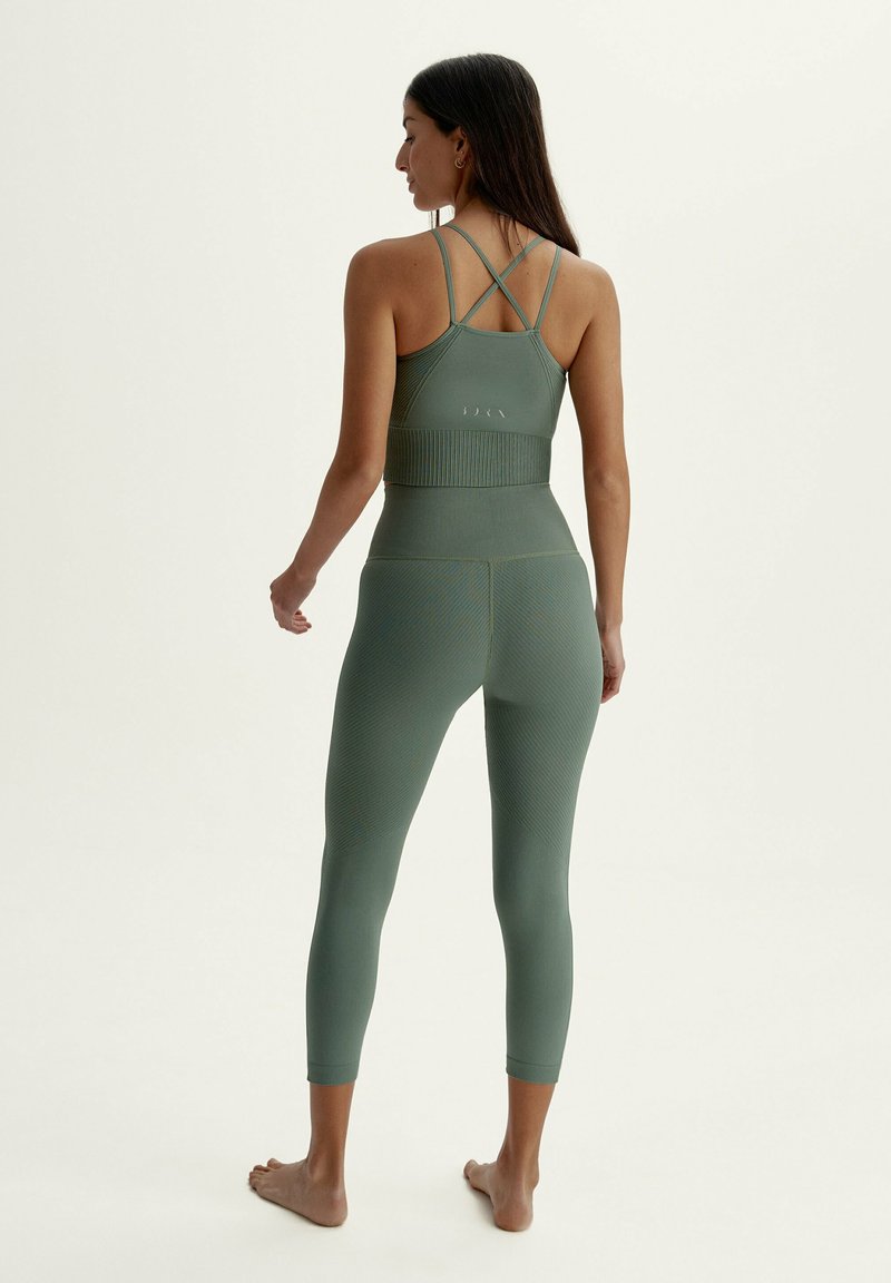 Damen Sportbekleidung | Born Living Yoga DEVIKA Top verde oliva jaspeado/oliv-meliert - VN86193 Damen Sportbekleidung | Born Living Yoga DEVIKA Top verde oliva jaspeado/oliv-meliert - VN86193