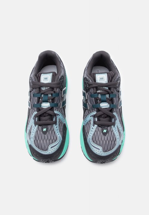 New Balance 1906 UNISEX - Trainers - black metallic/deep end — foto 4