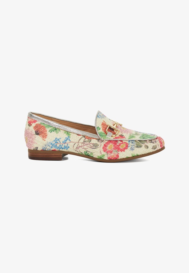 Floral loafers van een gestructureerde roomkleurige stof, met een kleurrijk patroon van roze, rode en blauwe bloemen, en een gouden gesp-detail.