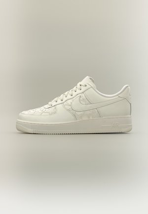 Nike Sportswear, NIKE AIR FORCE 1 UNISEX - Маратонки - sail/sail metallic silver