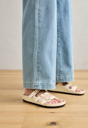 FLORIDA D-BUCKLE EXQ LENA HS NARROW - Páskové sandály  - ecru