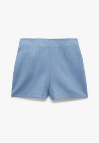 Lichtblauwe hoge taille damesshorts met een soepele, vlakke voorkant en zonder zichtbare zakken of versieringen op een witte achtergrond.