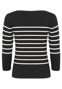Maglione nero a maglia con righe bianche orizzontali, maniche 3/4, scollatura ampia e vestibilità aderente. Texture liscia con un design semplice.