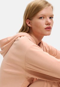 PARFOIS ONLINE EXCLUSIVE łososiowy