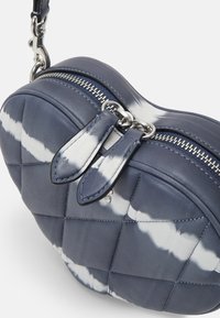 COACH TIE DYE HEART CROSSBODY - Cross body bag - midnight navy