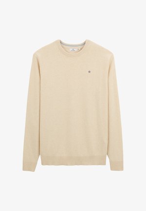 Pull beige en tissu doux, doté d'un col rond, de manches longues, de poignets et d'un ourlet côtelés, avec un petit logo sur la poitrine.