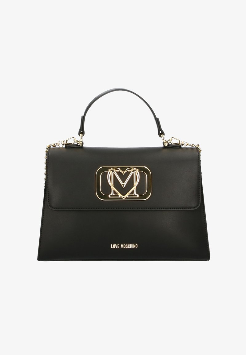 Sac à main vegan en cuir noir avec une forme structurée, logo en métal doré, poignée supérieure et bandoulière chaîne amovible. Fermeture à rabat.