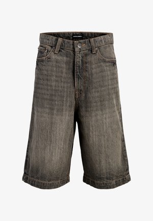 Pantalones cortos de mezclilla negra para hombre, lavados, con cinco bolsillos, trabillas para cinturón, cierre con botones y detalles de costuras visibles.