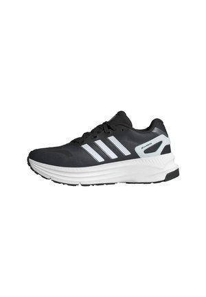 Czarno-biały but do biegania Adidas z trzema białymi paskami z boku i grubą białą podeszwą, widziany od zewnętrznej strony.