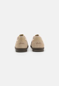 ASICS SportStyle SKYHAND OG UNISEX - Baskets basses - feather grey/taupe grey
