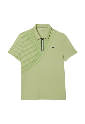 Polo shirt verde a maniche corte con colletto a zip, caratterizzato da un motivo a quadri e logo sul petto. Realizzato in tessuto morbido e leggero.