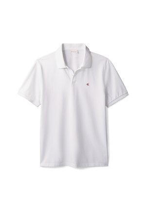 Hvid bomulds polo med kort slidse og krave. Har en lille rød logo på venstre bryst. Korte ærmer og almindelig pasform.