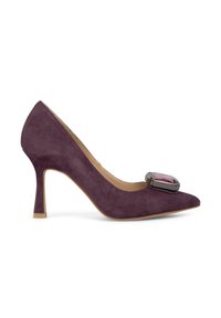 Escarpin en suede violet avec un bout pointu et un accent décoratif en pierre précieuse sur le dessus de la chaussure. Dispose d'un talon aiguille et d'un intérieur lisse.