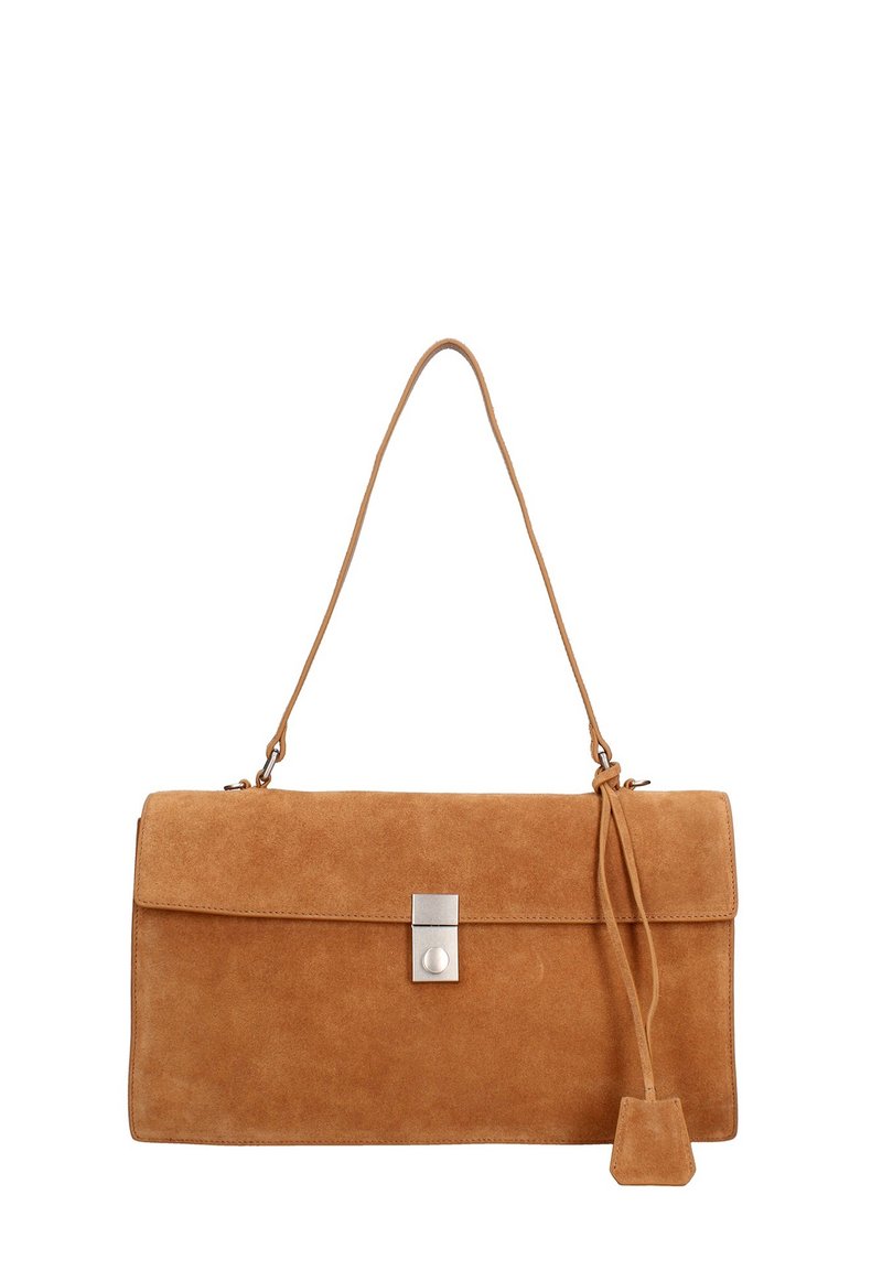Borsa in camoscio marrone chiaro con forma rettangolare, patta superiore, chiusura quadrata in argento e tracolla regolabile con piccolo dettaglio a nappina.