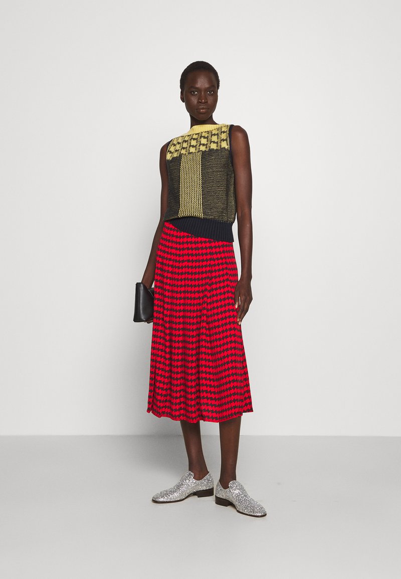 Damen Bekleidung | Victoria Beckham PLEATED SKIRT Faltenrock red/black/rot - JL88991 Damen Bekleidung | Victoria Beckham PLEATED SKIRT Faltenrock red/black/rot - JL88991
