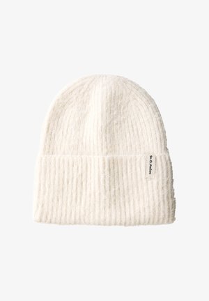 Bonnet en tricot blanc côtelé fabriqué en matériau doux, avec un revers replié et une petite étiquette de marque sur le côté.