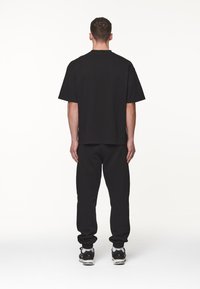 Pegador LOGO BOXY TEE - Jednoduché tričko - washed black/white gum