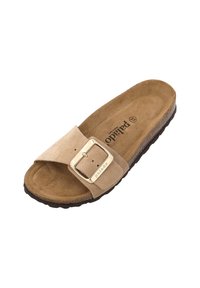 Sandal in suede marrone chiaro con una larga fascia, dettaglio con fibbia dorata e sottopiede sagomato; suola in gomma testurizzata per una migliore presa.