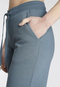 Vivance Jogginghose - blau