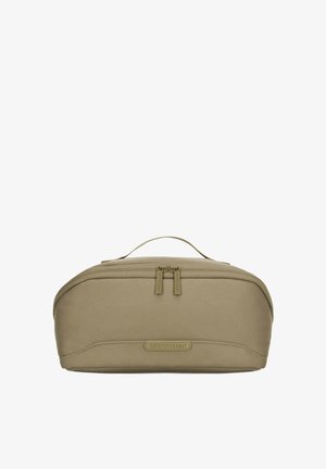 Khaki kosmetyczka z gładkiego materiału, w zaokrąglonym kształcie, z górnym uchwytem i podwójnym zamknięciem na zamek. Posiada wytłoczone logo marki z przodu.
