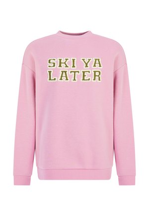 Roze sweatshirt met de tekst "SKI YA LATER" in grote, vetgedrukte, groene letters. Heeft een ronde halslijn en geribbelde manchetten bij de mouwen.